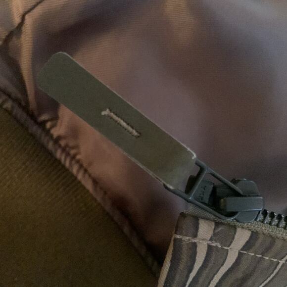 Carine Roitfeld x Uniglo Jungle Bomber - Picture 7 of 7